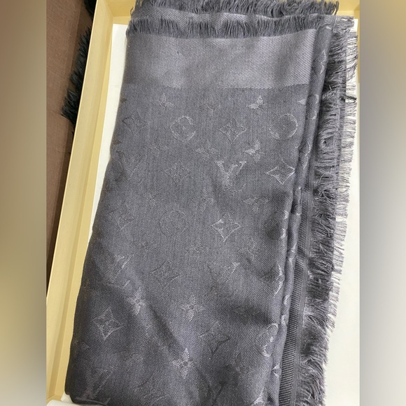 Valentino shine shawl - Picture 5 of 7